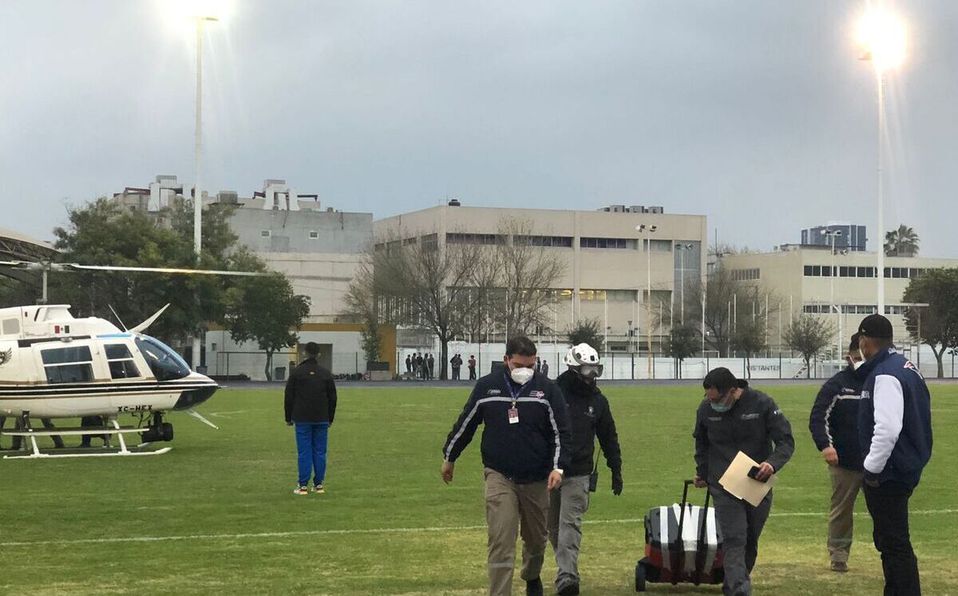 Los dos pulmones fueron trasladados en una ambulancia hacia el Hospital Christus Muguerza. Foto: Especial