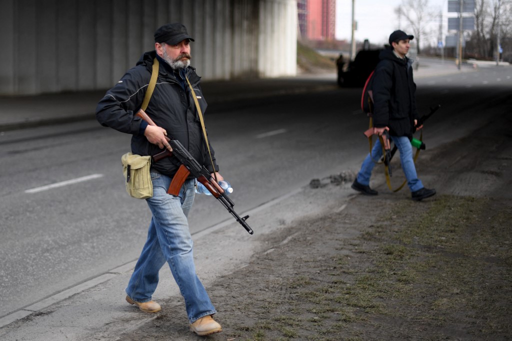 Voluntarios ucranianos para combatir a Rusia. (AFP)