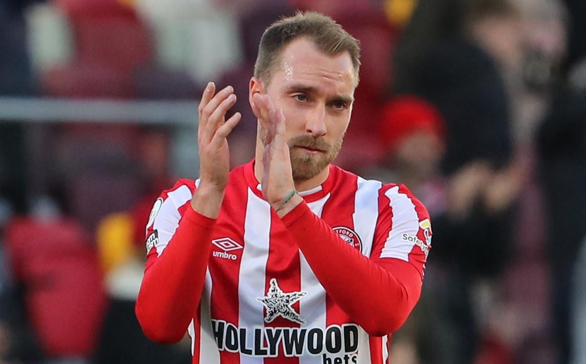 Eriksen regresa a las canchas tras siete meses en derrota de Bentford ante Newcastle (AFP)