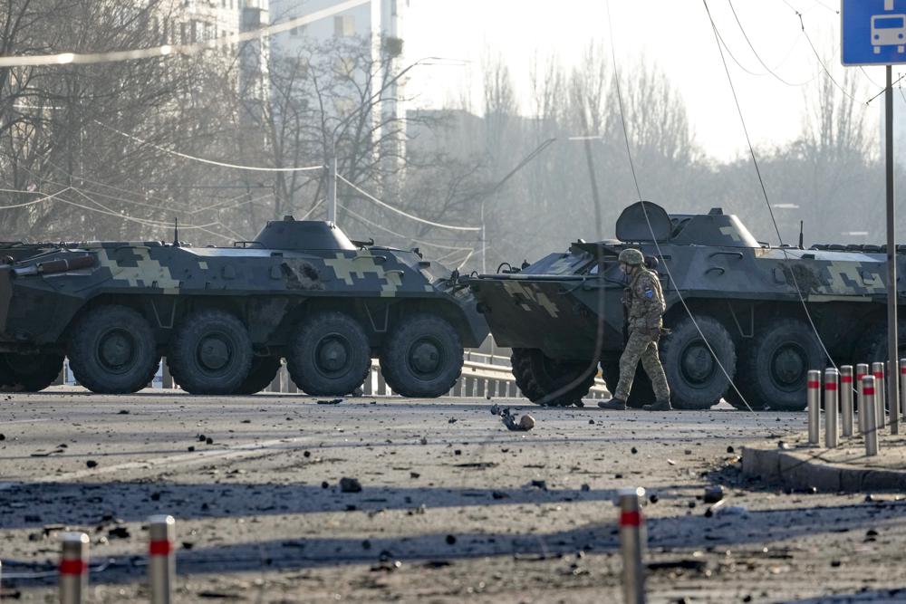 Kiev dice Rusia quiere llevar diálogo a callejón sin salida antes de empezar | AP