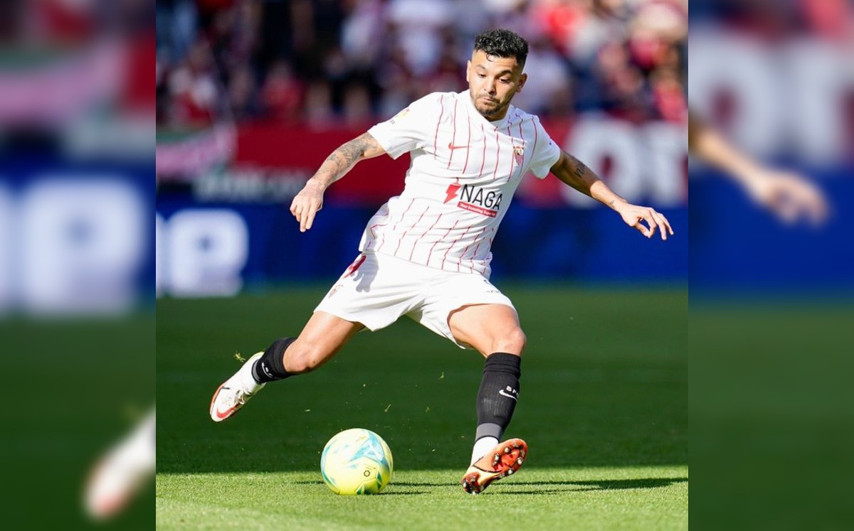 Elogian a 'Tecatito' Corona en partido del Sevilla contra Real Betis (Twitter @SevillaFC)