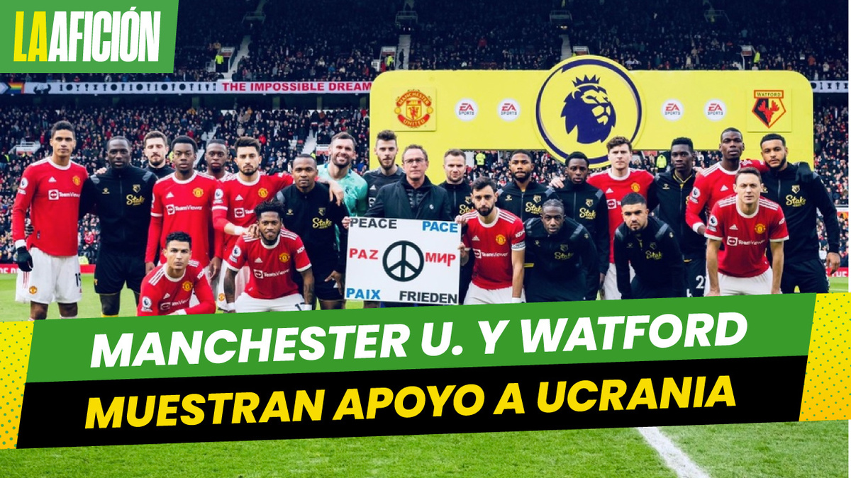 Manchester United y Watford lucen pancarta en apoyo a paz en Ucrania