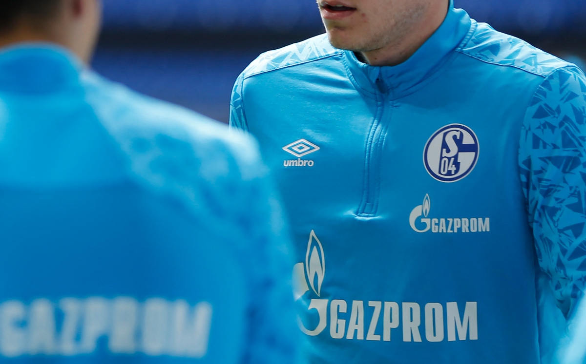 Aumenta venta de playeras del Schalke 04 sin logo de patrocinio ruso (AFP)