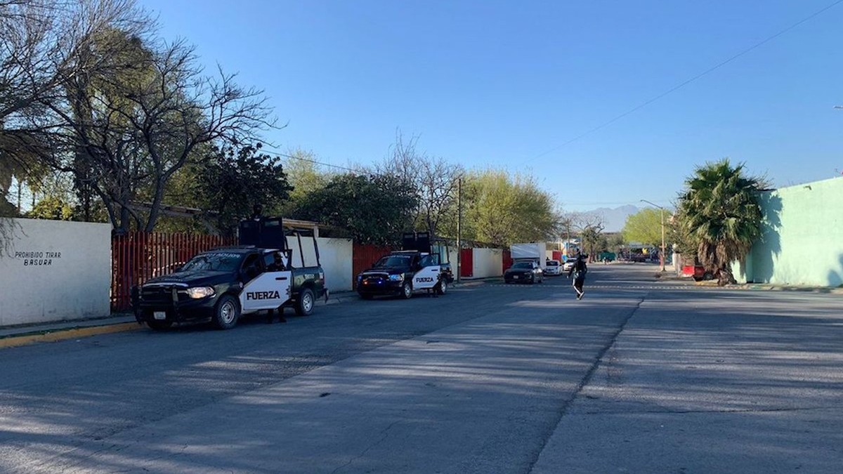 Autoridades se movilizan a una escuela en Apodaca tras amenaza de arma de fuego