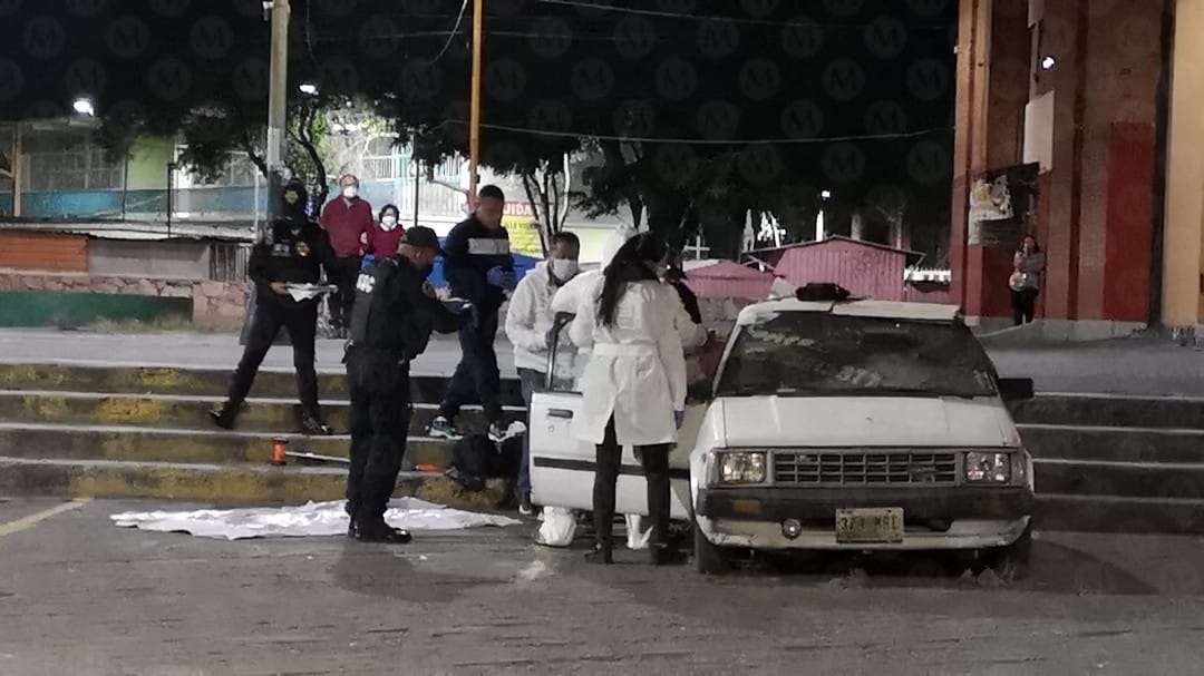 El cadáver fue encontrado al interior del auto | Jorge Becerril