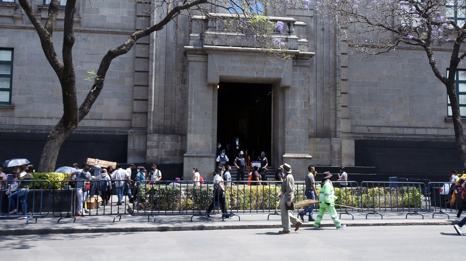 Corte discutirá amparos de Alejandra Cuevas y Laura Morán en dos semanas