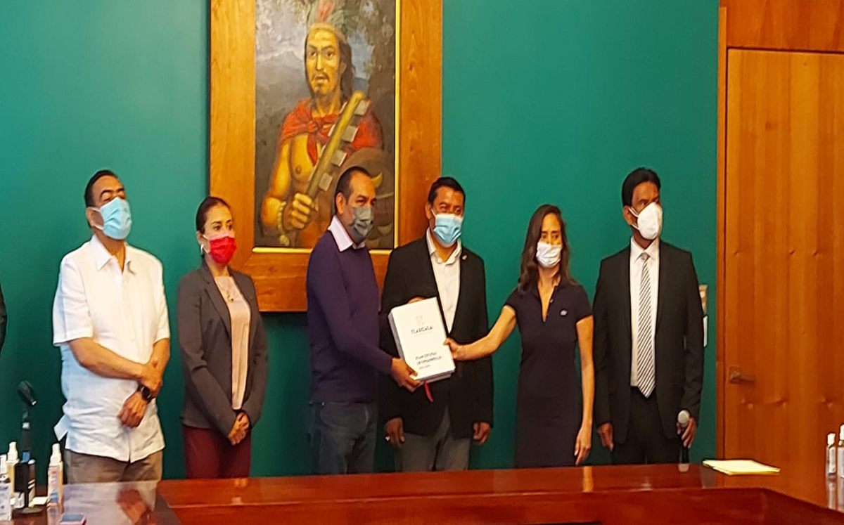 Ejecutivo entrega en Plan Estatal de Desarrollo para que sea sometido a análisis por el Legislativo  en Tlaxcala | Especial