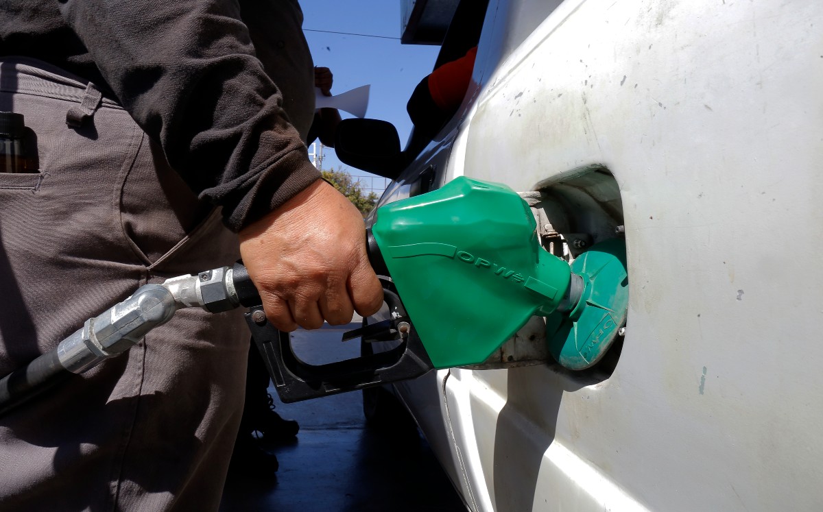 Seguirán los aumentos de la gasolina en Durango. (Mauricio Román)