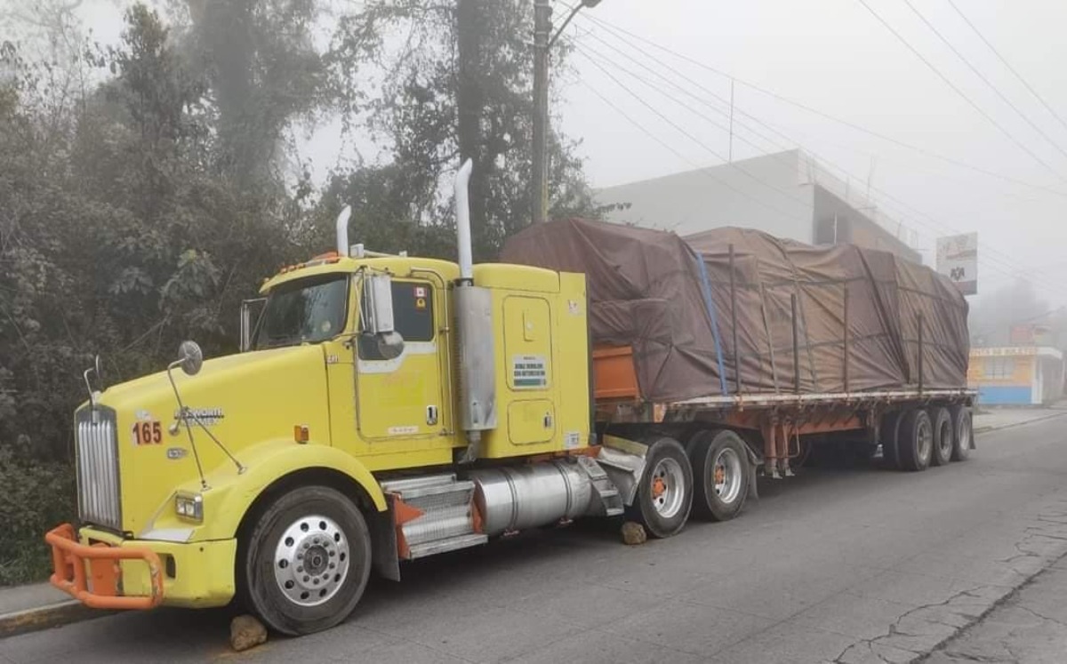 Tráiler sin frenos deja 13 lesionados y cinco vehículos dañados en la Sierra Norte | Especial