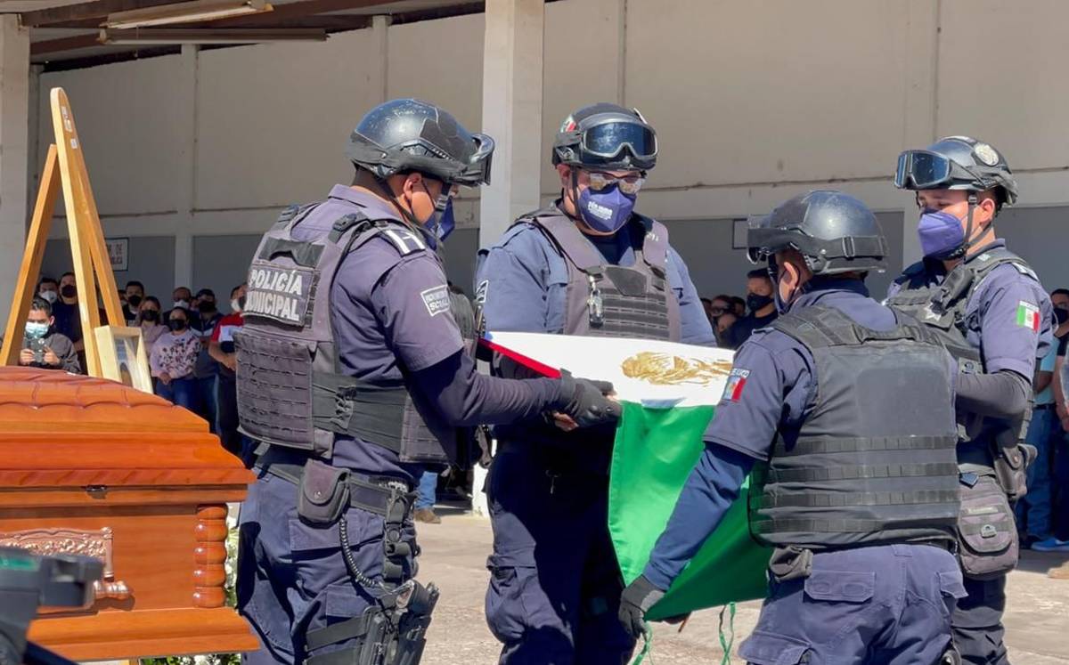 Dan último adiós a policía asesinado en Pénjamo.- Especial.
