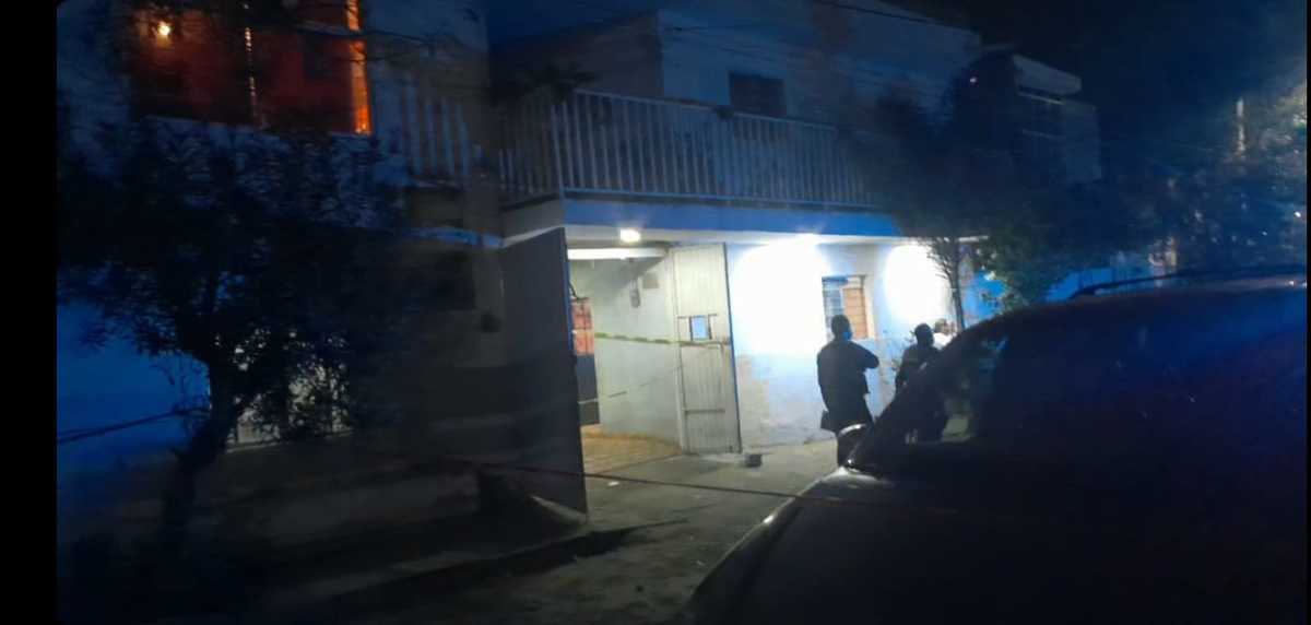 Autoridades resguardan lugar donde asesinaron a un hombre en Tlaquepaque (Juan Carlos Munguía)