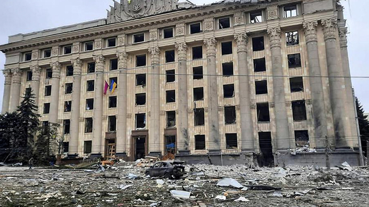 "Crimen de guerra": Denuncian bombardeo ruso contra ciudad ucraniana