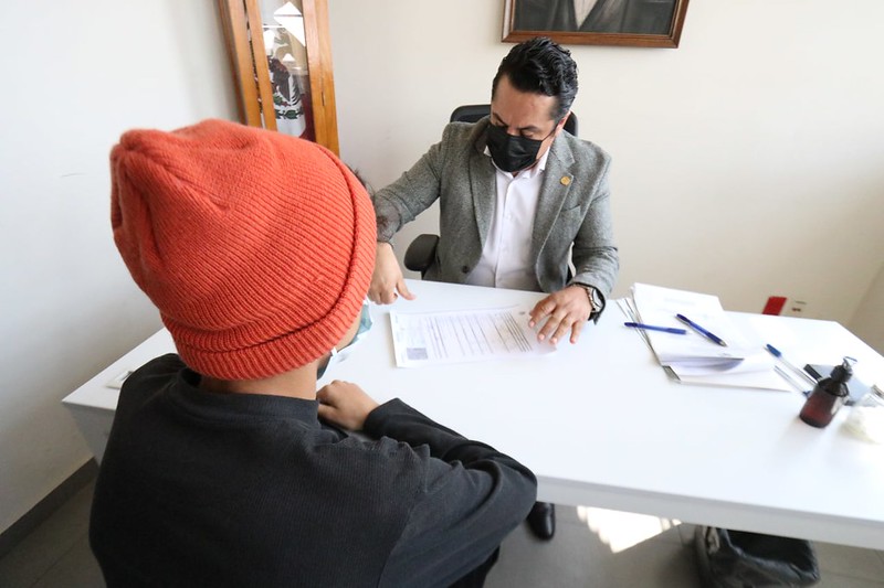 El menor de 16 años de edad también recibió la Clave Única de Registro de Población (CURP). (Cortesía)