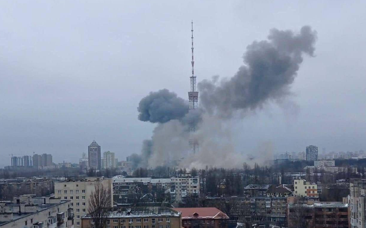 El Ministerio del Interior de Ucrania mostró la torre después del ataque. (Facebook)