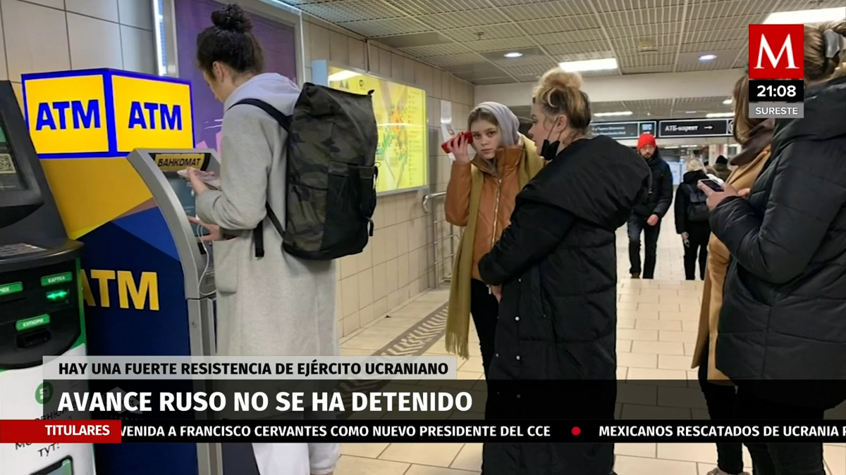 Familias enteras buscan salir de Ucrania ante los ataques