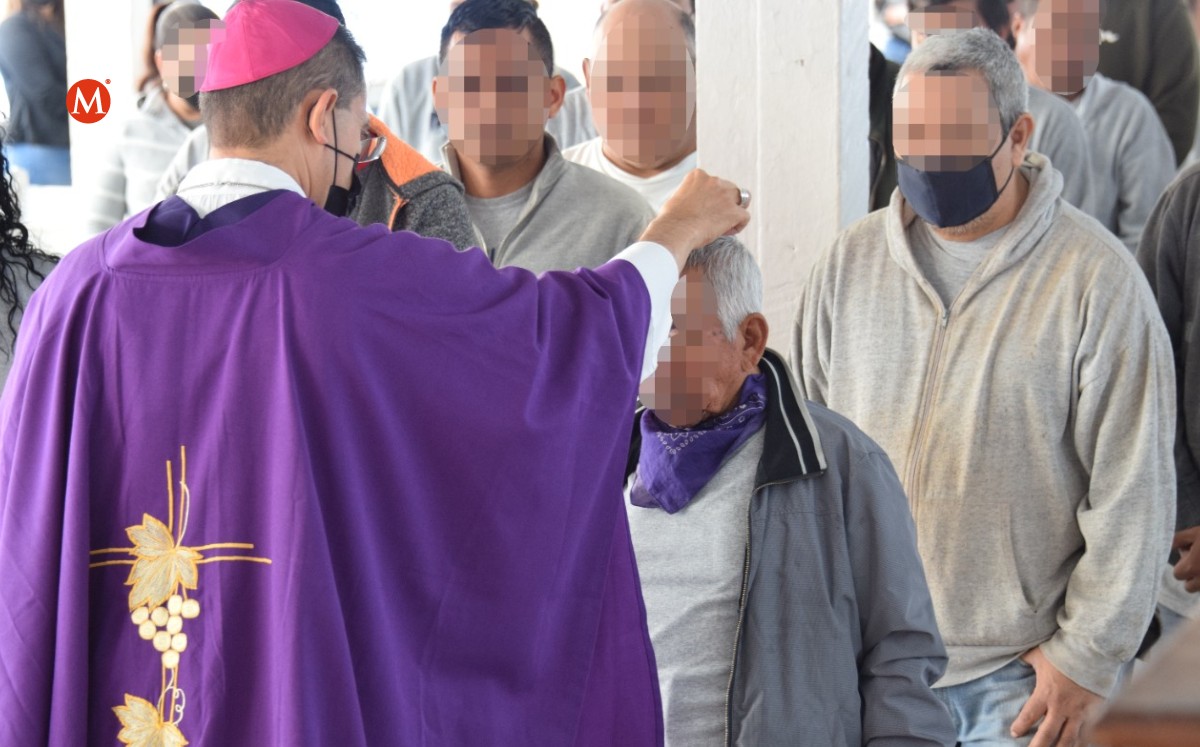 Ofician misa e imponen ceniza a reos en penal de Ciudad Victoria. (Antonio Hernández)