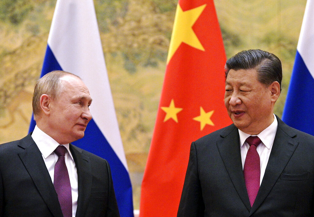 Vladimir Putin junto a Xi Jinping. (AFP)