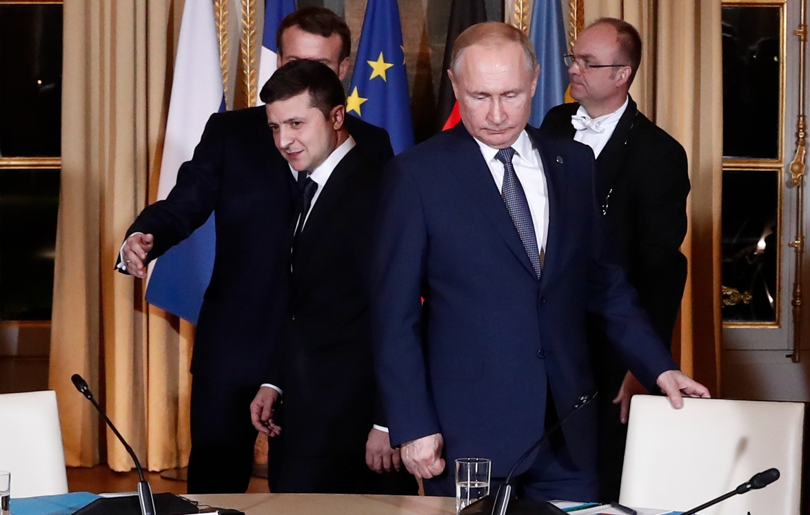 Volodimir Zelenski y Vladimir Putin (d). | AP