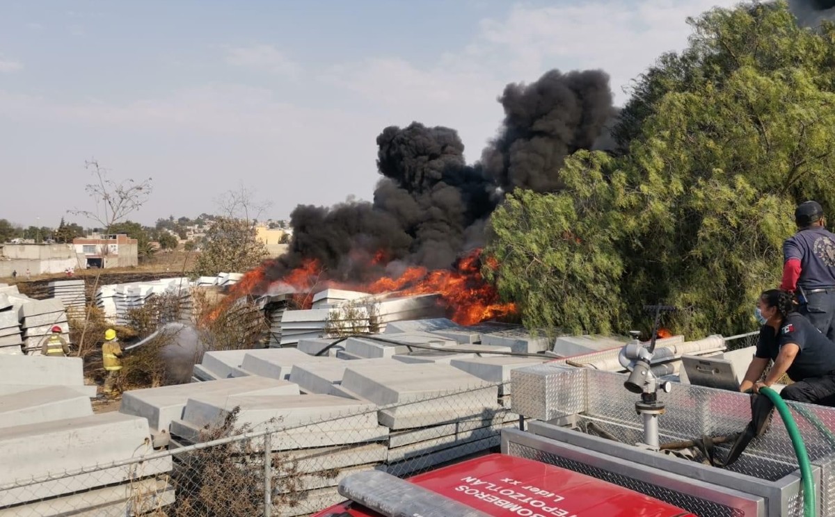 Bomberos ya trabajan en el sitio.