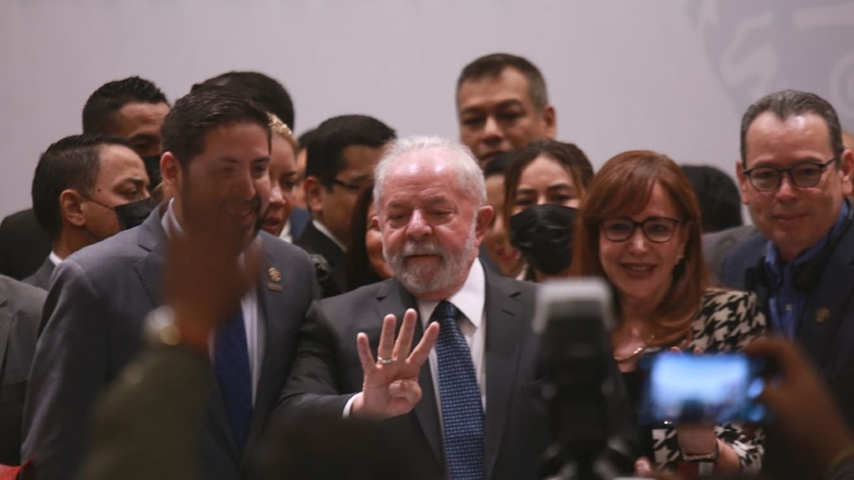 "Adversarios no darán tregua", advierte Lula da Silva a diputados de la 4T