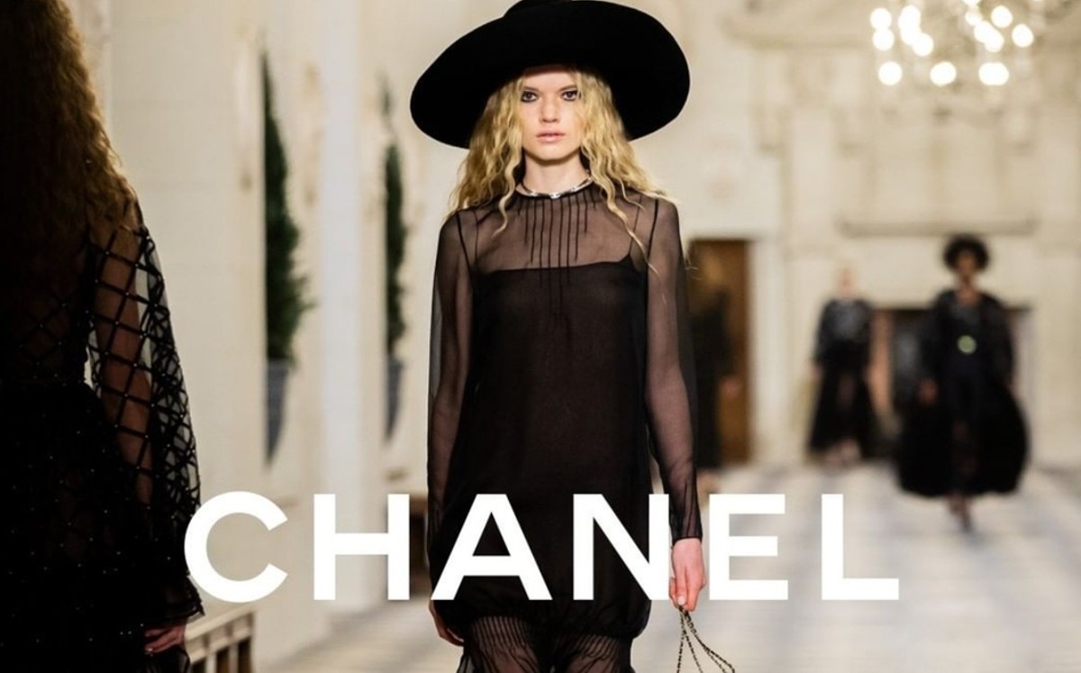 Chanel anunció que cerró temporalmente sus tiendas en el país (Instagram).