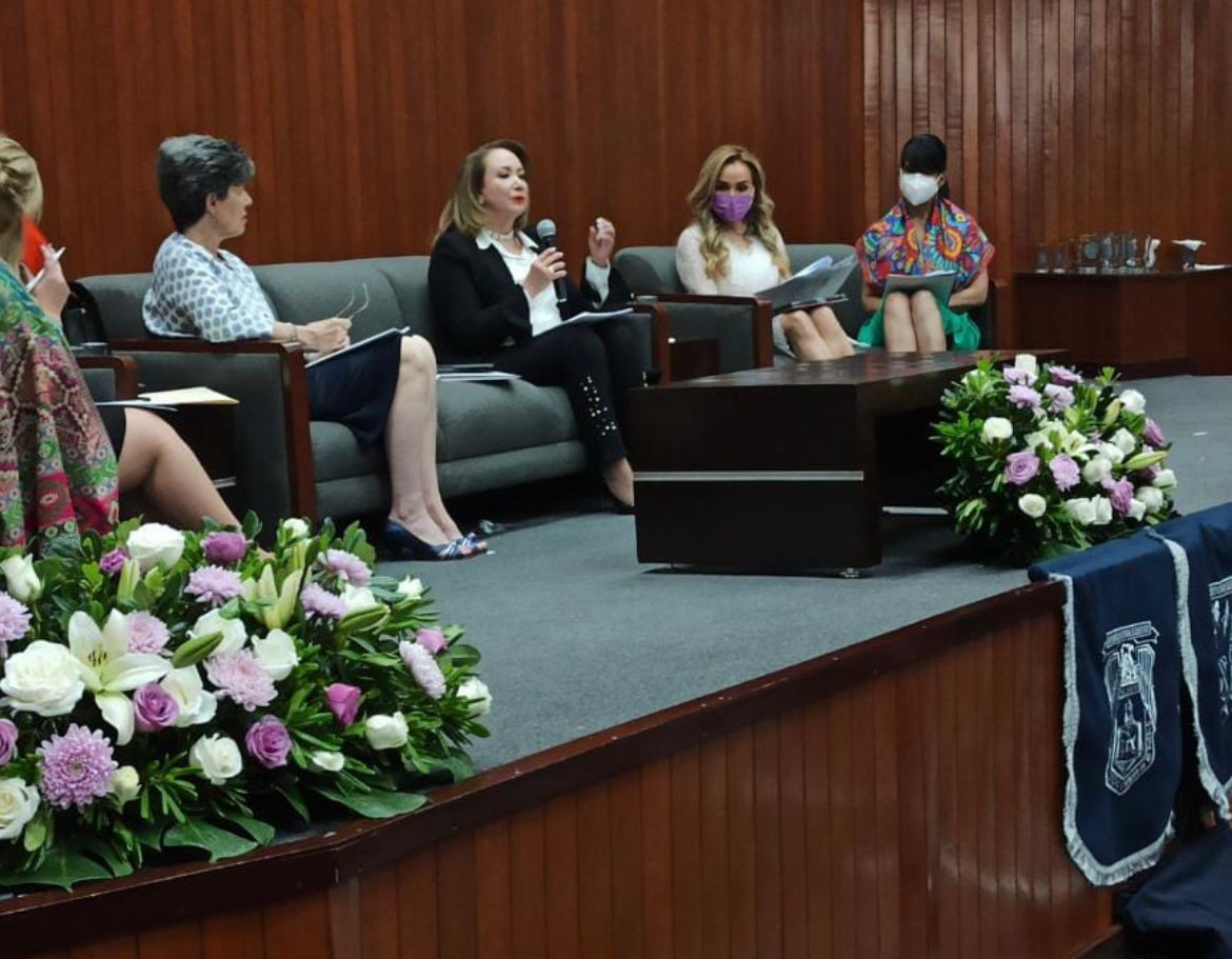 Conversatorio "Diálogo entre juzgadoras. Mujeres, derechos e impartición de justicia". (Especial)