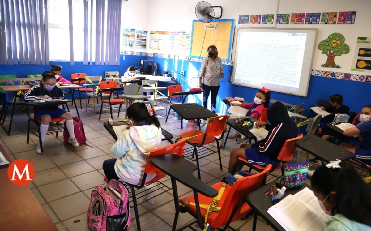Escuelas de Tampico piden mobiliario para clases presenciales