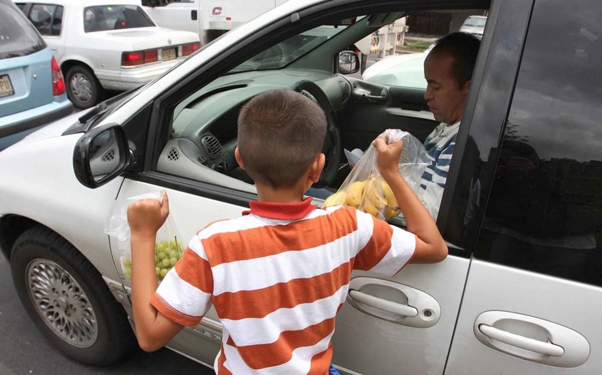 Rescatan a niño y anciano de la vía pública en Tampico