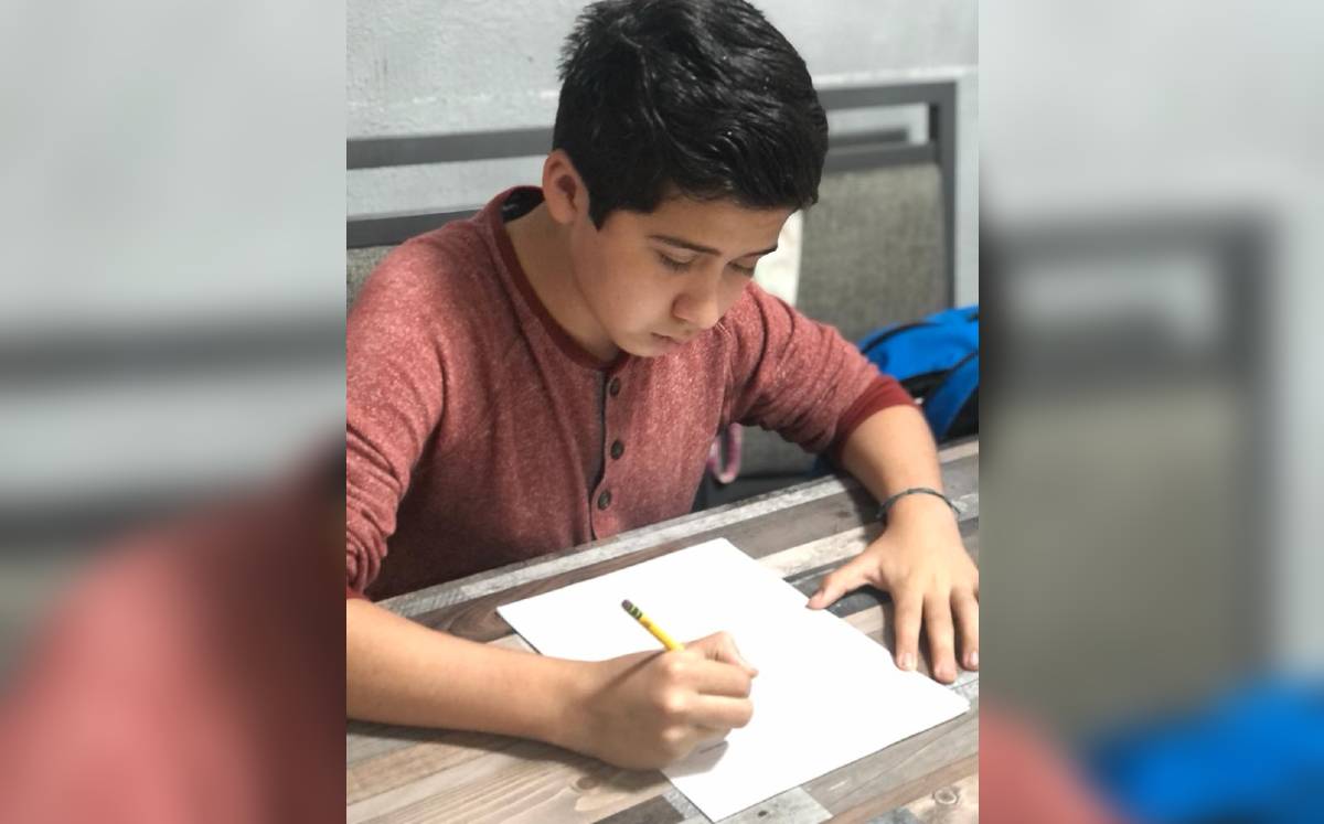 Carlo Chowell Muñoz, de 14 años, estudia en la escuela Sor Juana Inés de la Cruz en León.-