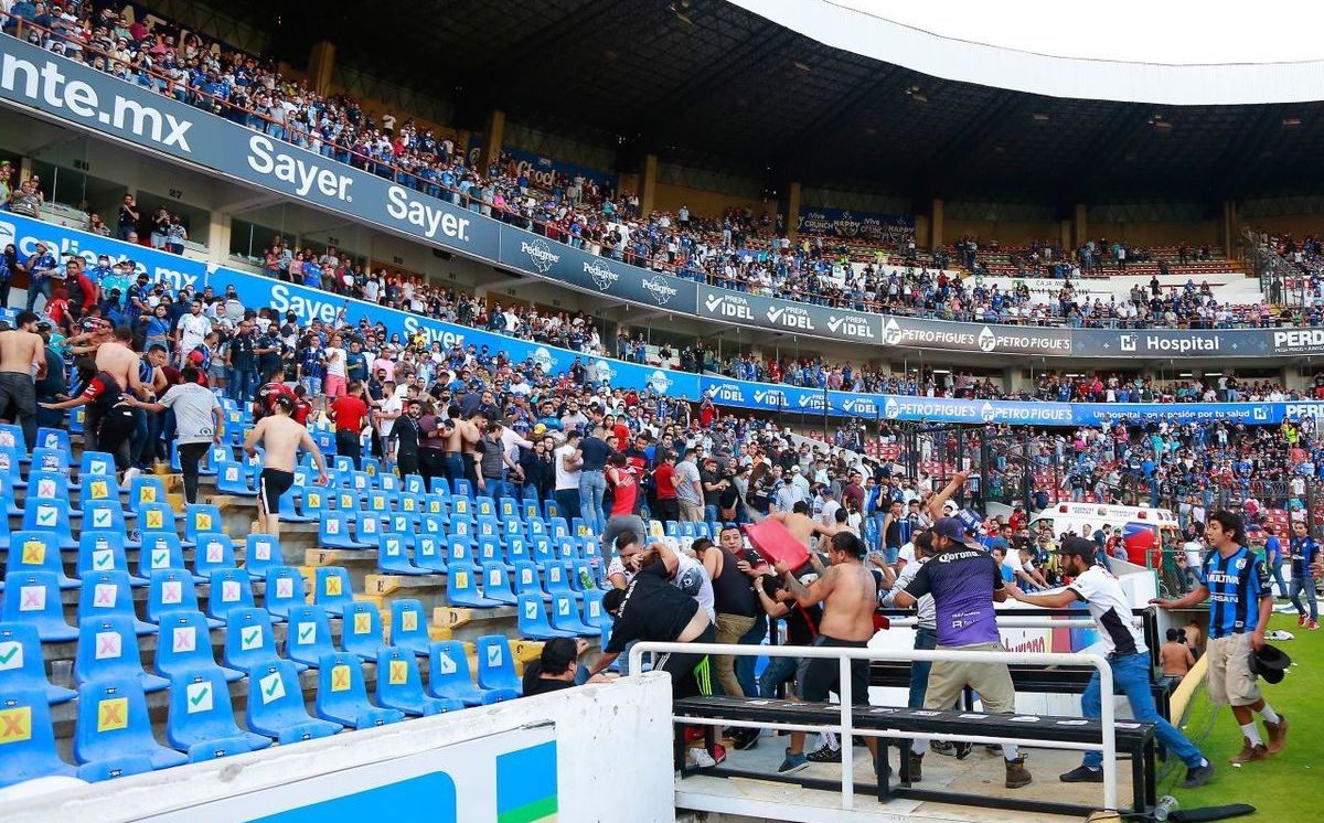Riña en el partido Querétaro vs Atlas en el Estadio Corregidora