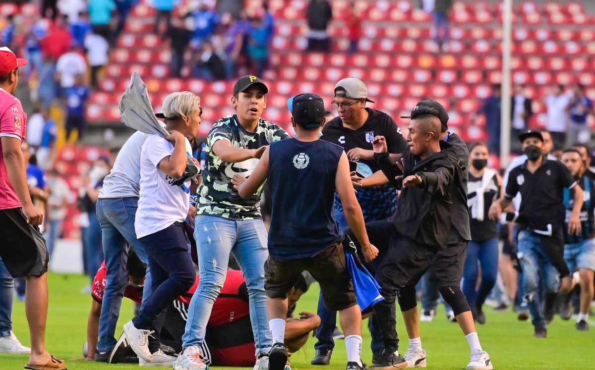 ¿Cuál sería la sanción tras violencia en partido Querétaro vs Atlas? (Imago7)