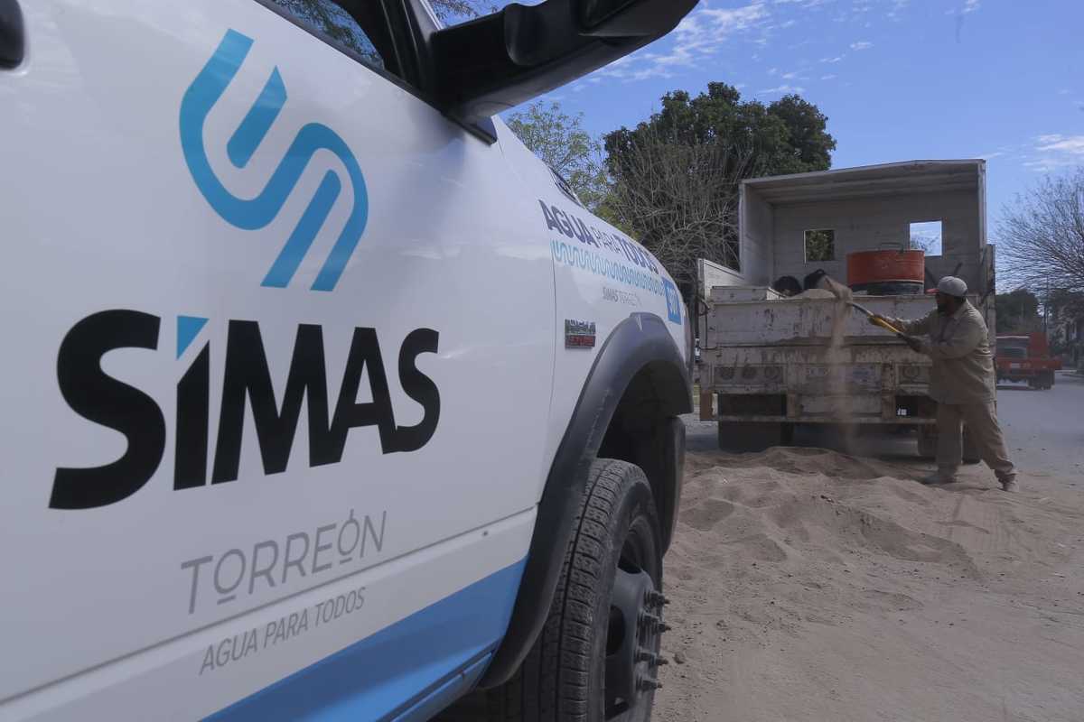 Simas Torreón revisa colectores tras lluvias; reporta daños menores. (Archivo)