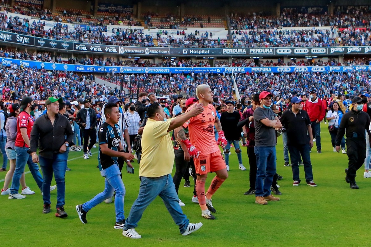 La barra de Querétaro no estaba credencializada: Gabriel Solares, presidente de Querétaro (Reuters)