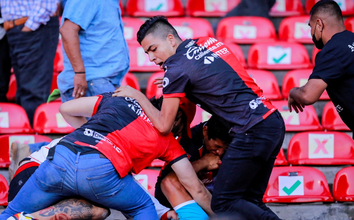 FIFA no procedería contra la Liga MX por violencia en La Corregidora (Reuters)
