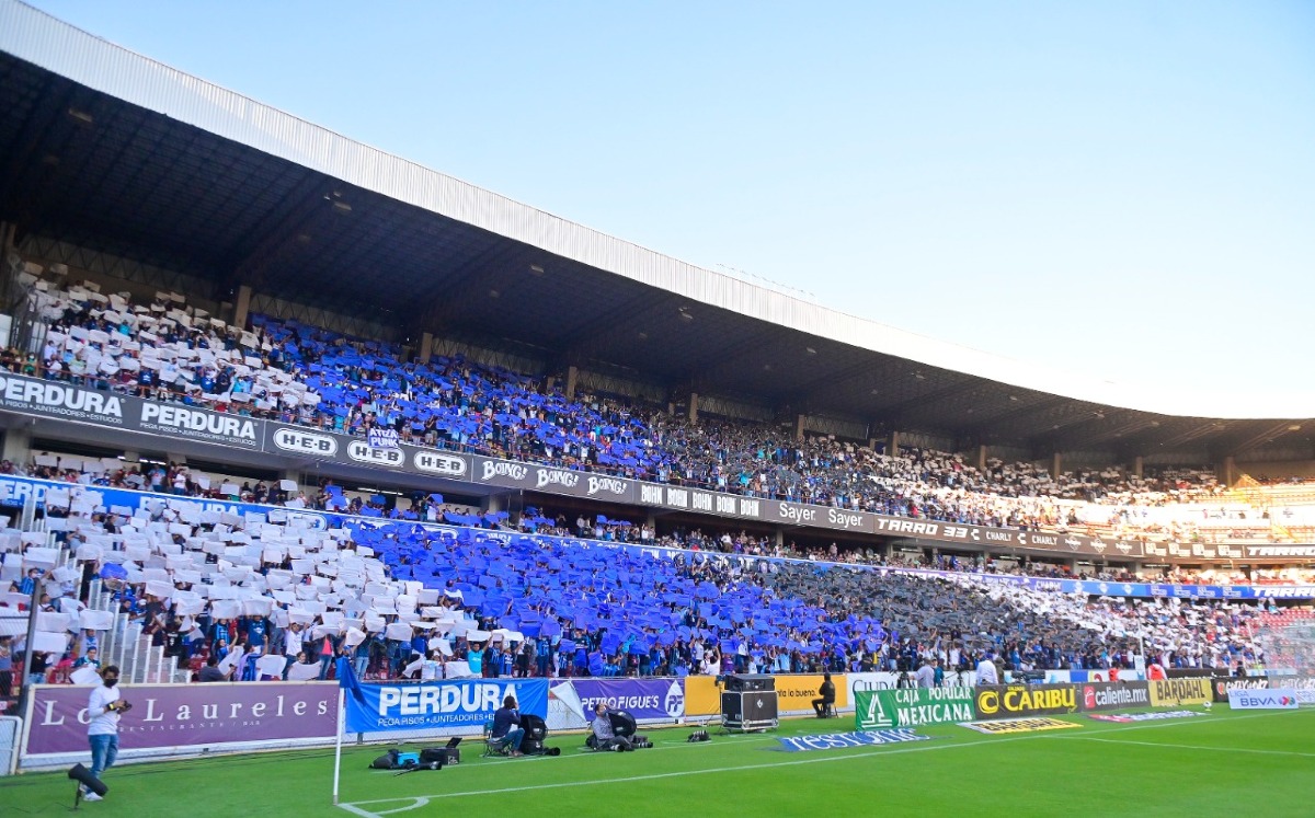 El mensaje de Gallos Blancos a su afición que tuvo que borrar tras riña en La Corregidora (Imago 7)