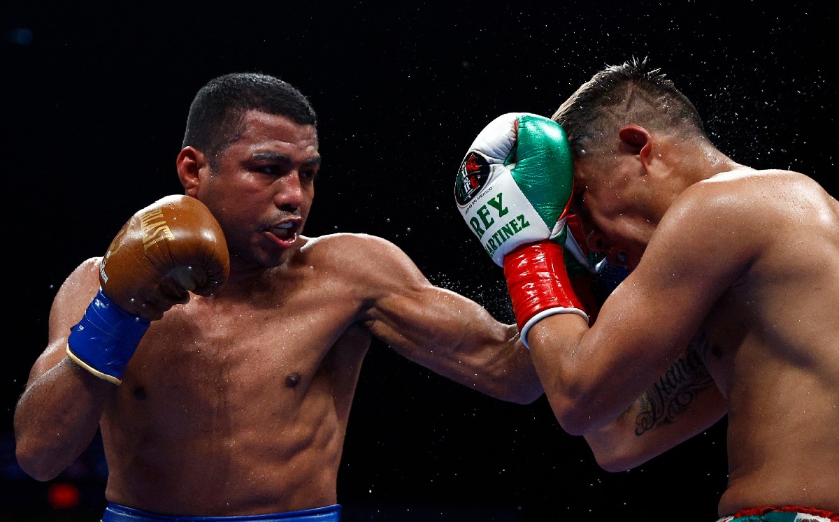 Román González derrota a 'Rey' Martínez en San Diego (AFP)