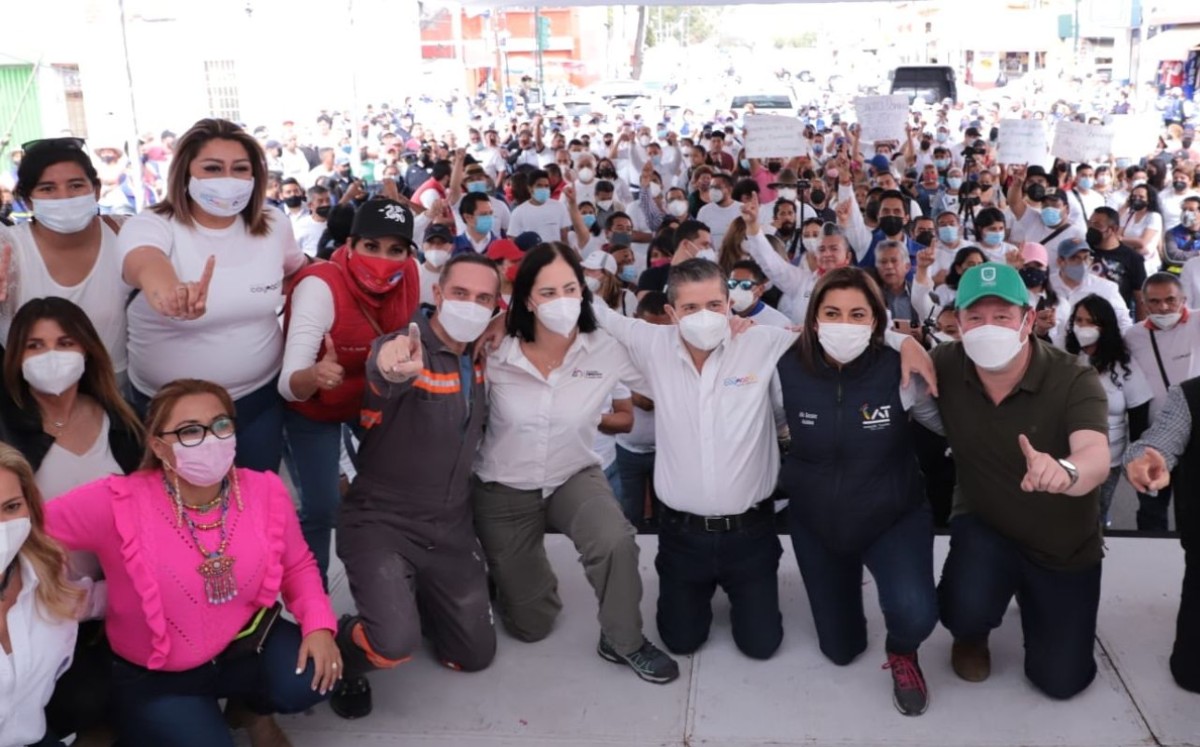 Rubalcava Suárez dijo estar muy contento en pintar casas y guarniciones en apoyo a los coyoacanenses. | Especial