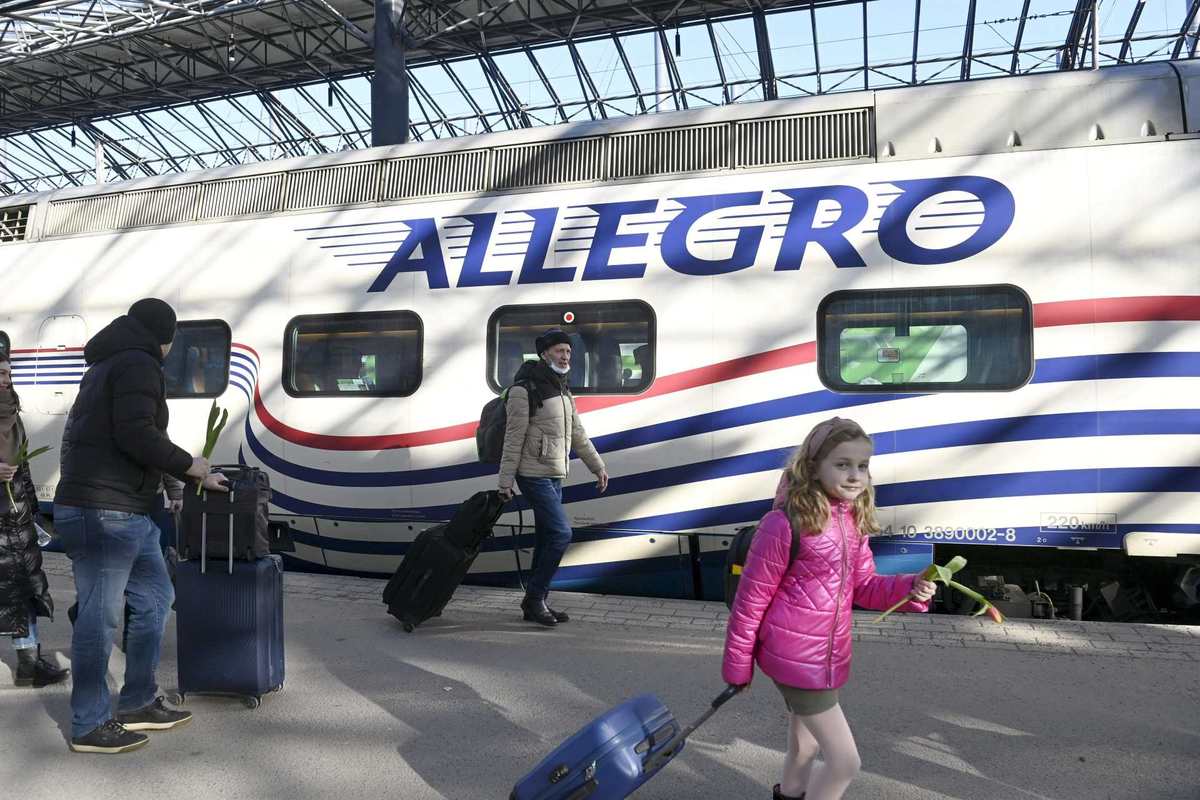 Tren Helsinki es la salida de Rusia (AFP)
