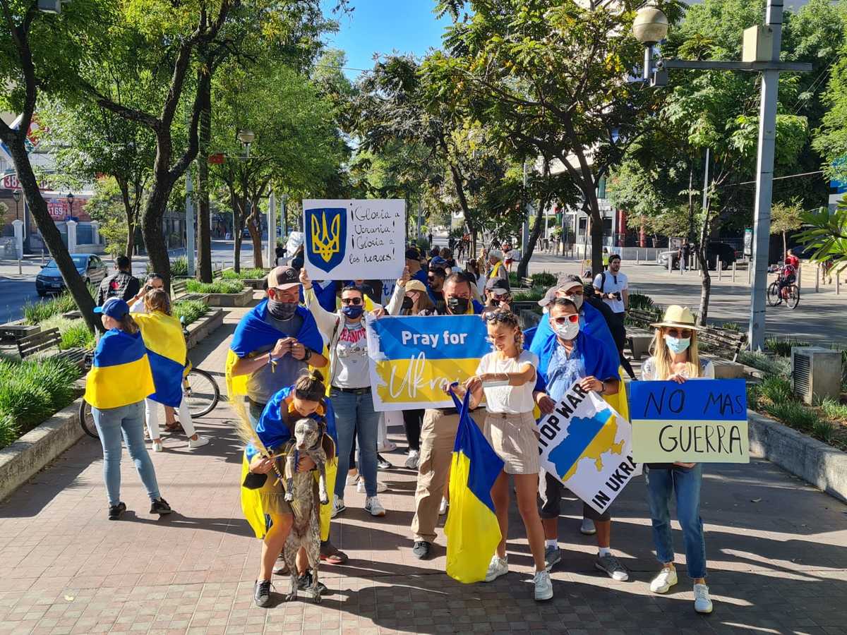 Ucranianos en Guadalajara salen a las calles de nueva cuenta, piden paz. (Juan Carlos Munguía)