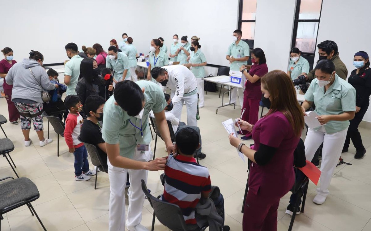 Aplican vacunas contra el VPH a menores en Nuevo Laredo. (Lucía Cisneros)