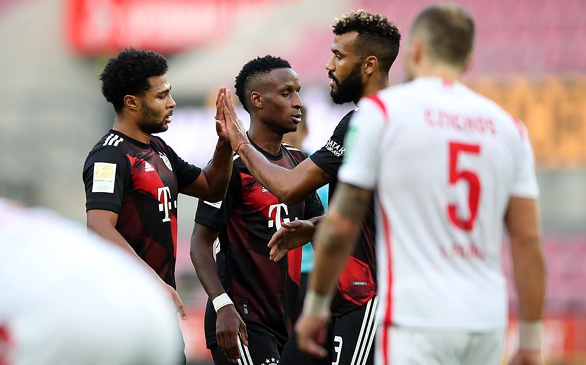 Bayern Múnich despide a utilero por comentarios racistas a Serge Gnabry y Eric Maxim Choupo-Moting (Reuters)