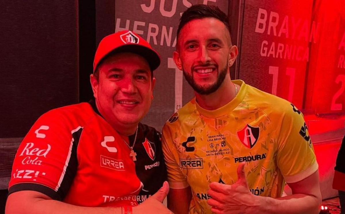 Eddy Reynoso dona a fondo para apoyar a aficionado de Atlas en hospital por derrame (@caneloteam)