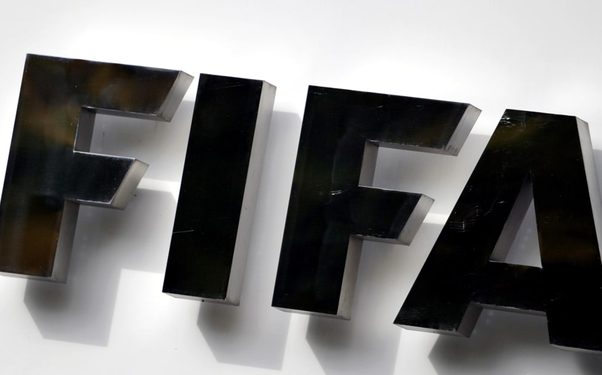 FIFA suspende contratos de futbolistas extranjeros en Ucrania y Rusia por guerra (Twitter)