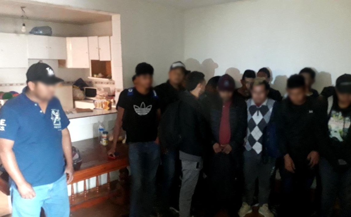 Las personas fueron halladas dentro de un inmueble.