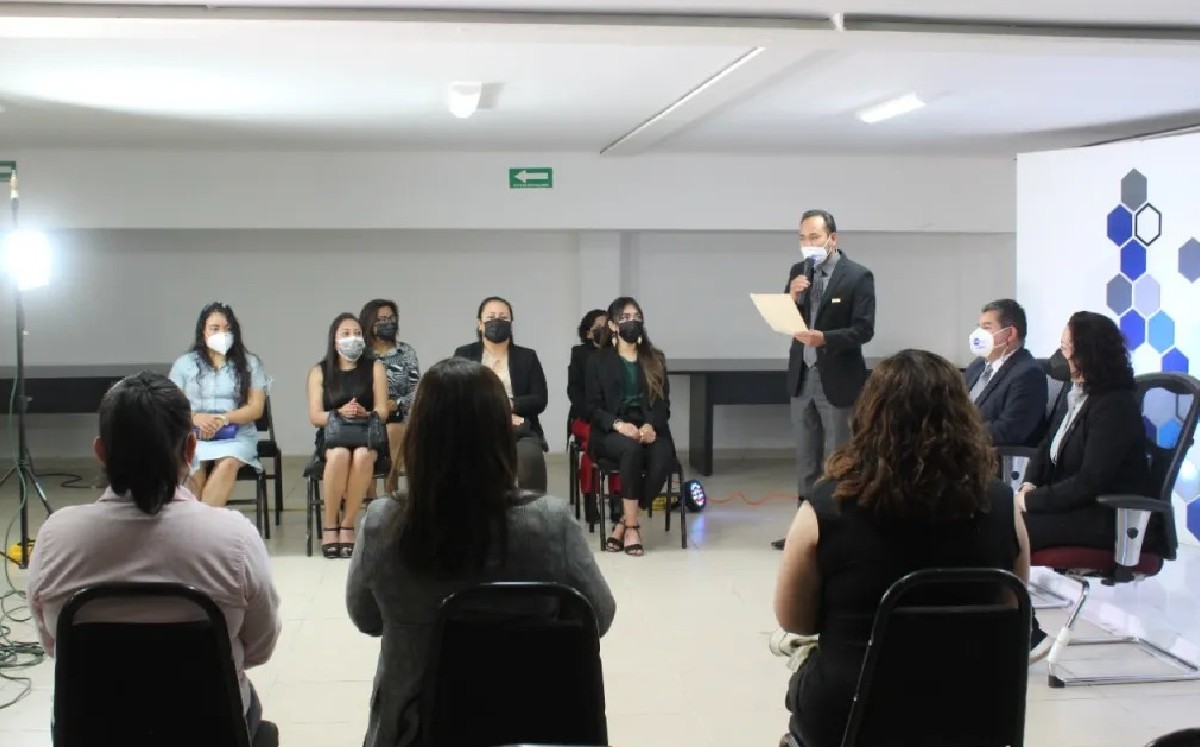 Maestros del sistema educativo de Guanajuato recibieron su cédula de certificación / Cortesía