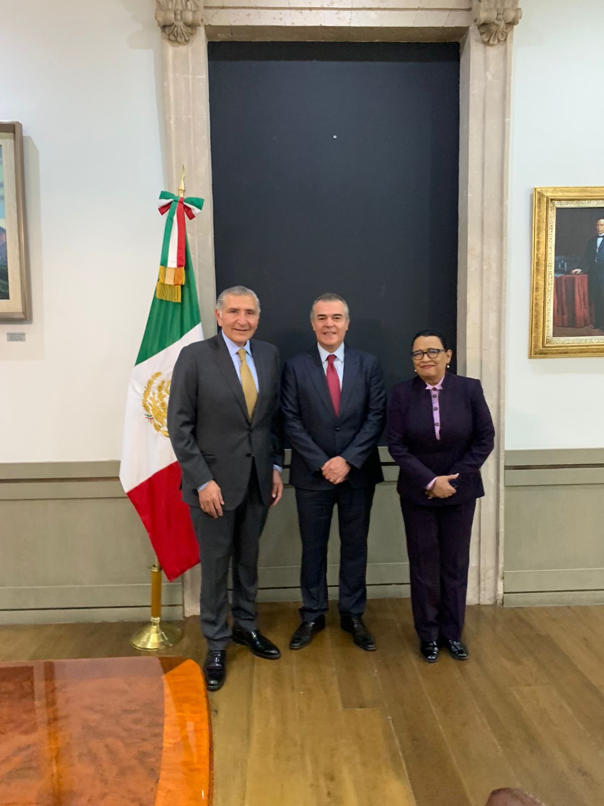 El presidente del CCE junto a los secretarios de Gobernación y Seguridad. (Especial)