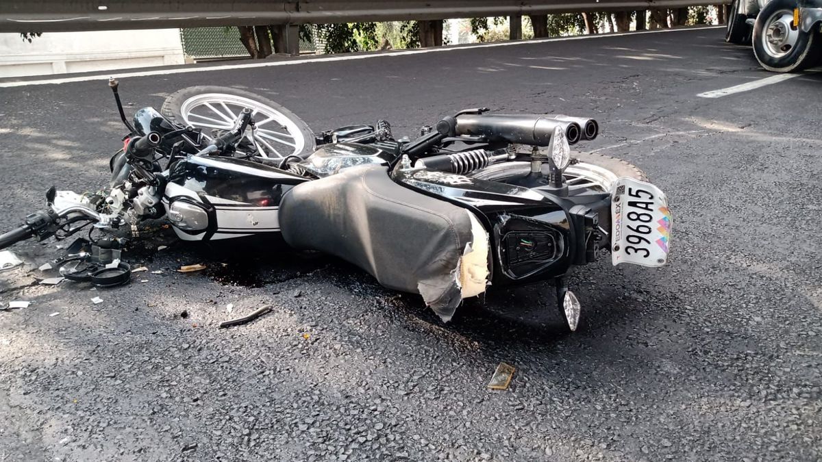 Se desconoce el motivo del deceso del motociclista.