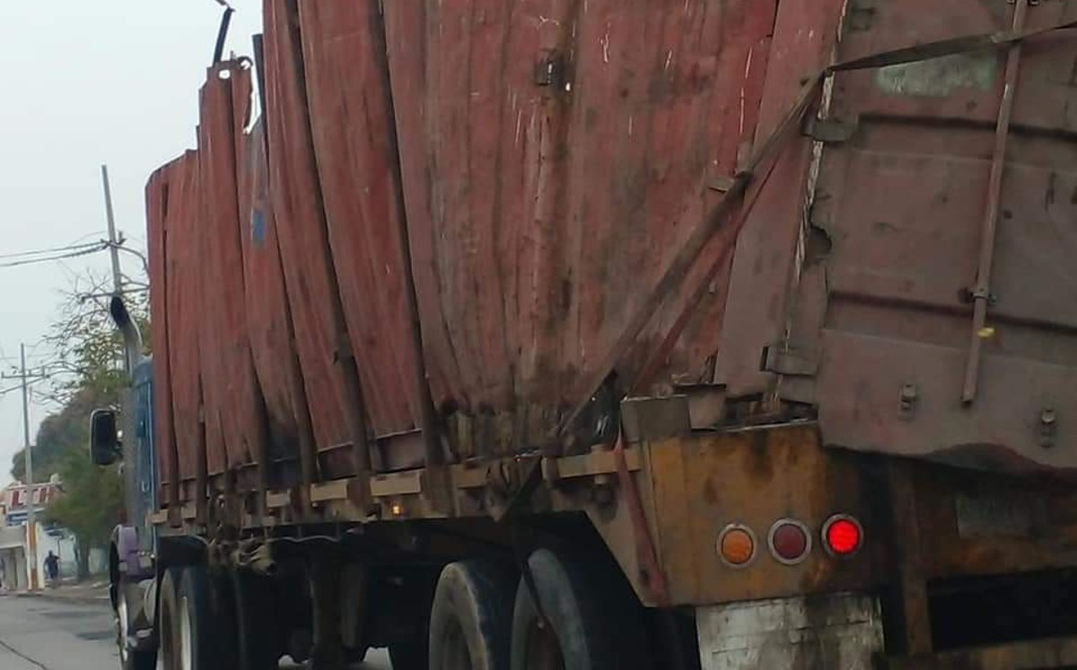 Camiones en mal estado circulan sin precaución en Ciudad Madero