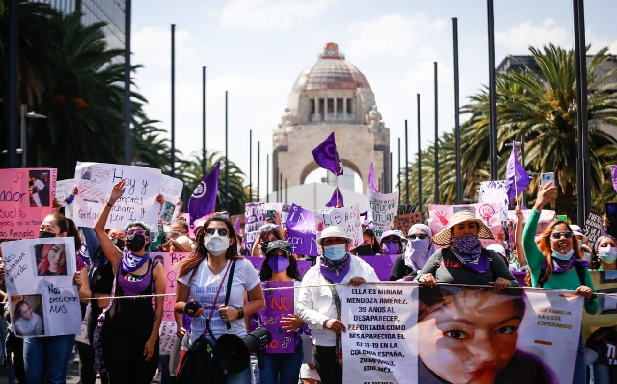 Cientos de mujeres salieron a las calles para protestar contra la violencia de género. | Araceli López