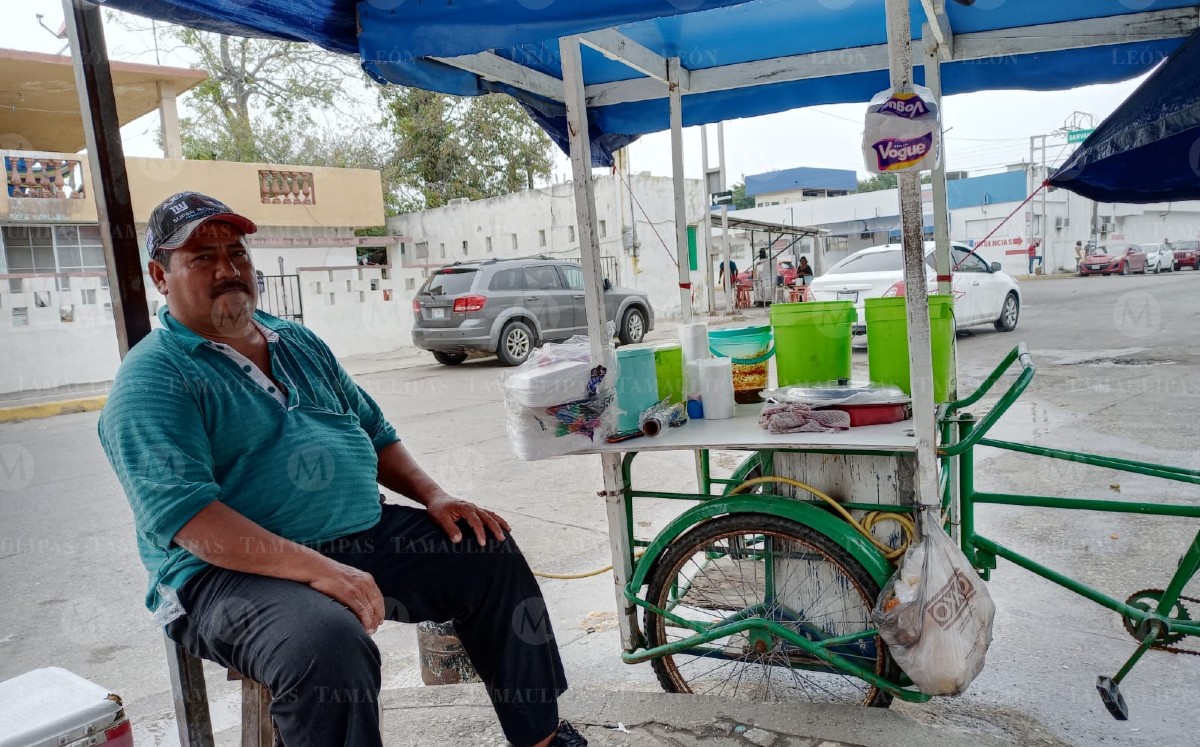 Comercios frente hospital civil de Madero.(Pablo Reyes)